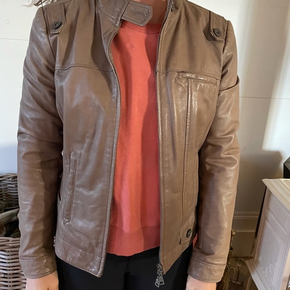 Danier tan leather jacket - Picture 5 of 5